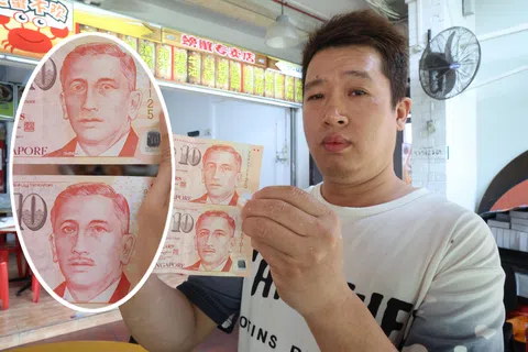 21 Seafood厨师张晓海收到钞票时并未逐张比对，过后给其他顾客找钱时才发现异样。（郑一鸣摄）